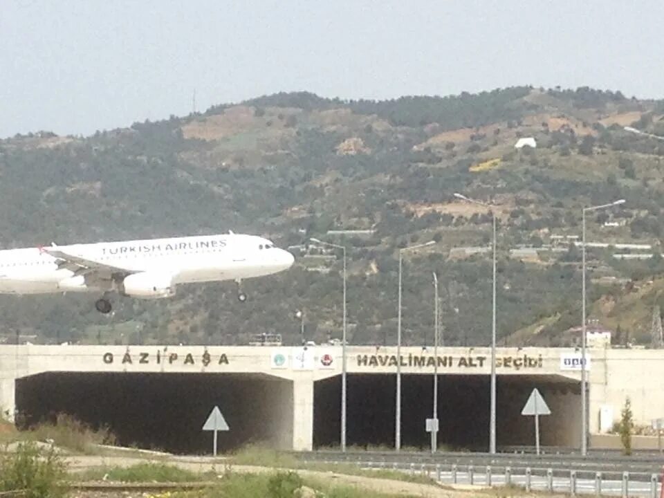 Аэропорт аланья турция. Газипаша Турция аэропорт. Аэропорт Алании Турция. Аэропорт Газипаша внутри. Анталья Газипаша аэропорт в Турции.