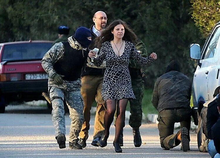 Жена командующего. Жена командира. жена руслана бельбека. путин: наши войска станут позади женщин и детей. наши войска станут позади женщин и детей.