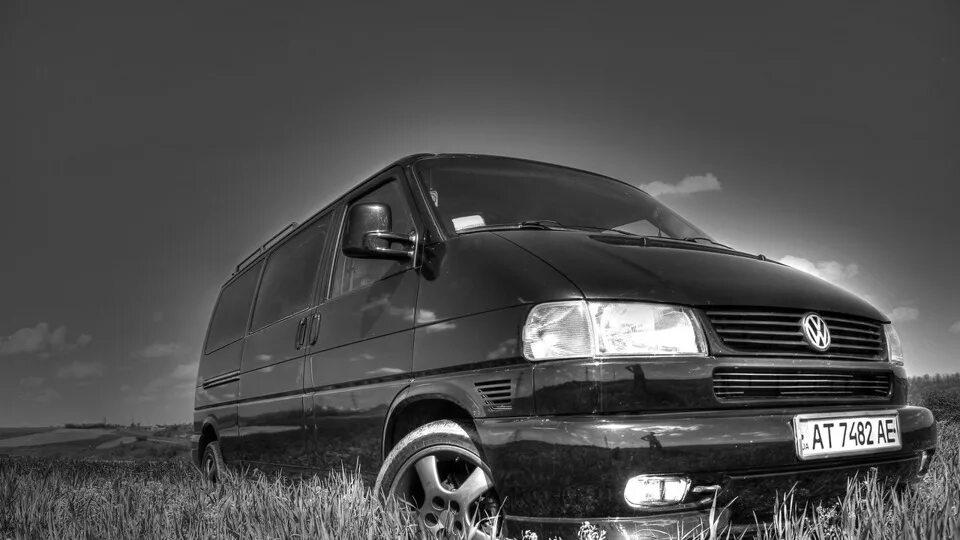 Т4 д. Volkswagen Transporter t4 лимузин. Фольксваген Транспортер 2003 года. Volkswagen Multivan обои. Фольксваген т4 2.5 рядом с человеком.