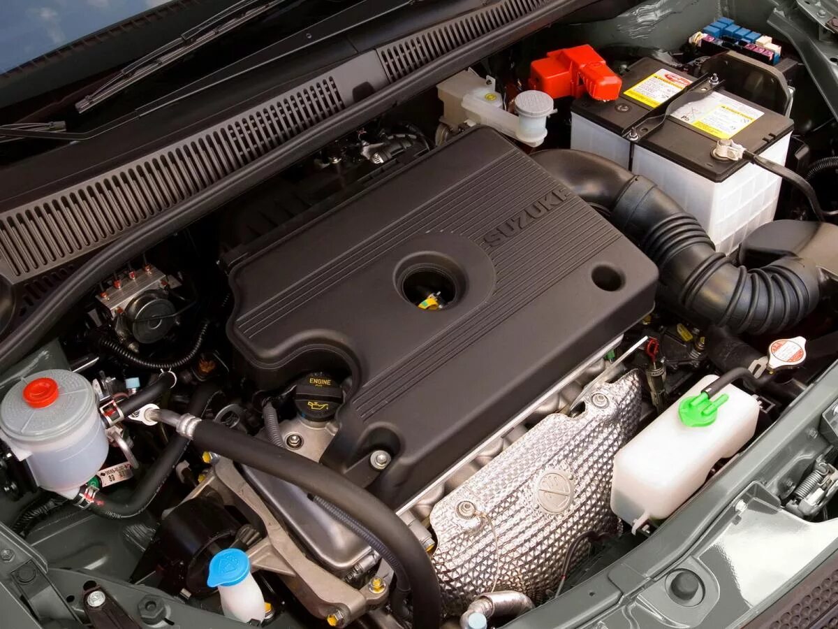 Какой двигатель стоит сузуки. Двигатель suzuki sx4. двигатель сузуки сх4. suzuki sx4 2007 седан аккумулятор. suzuki sx4 2008 под капотом.