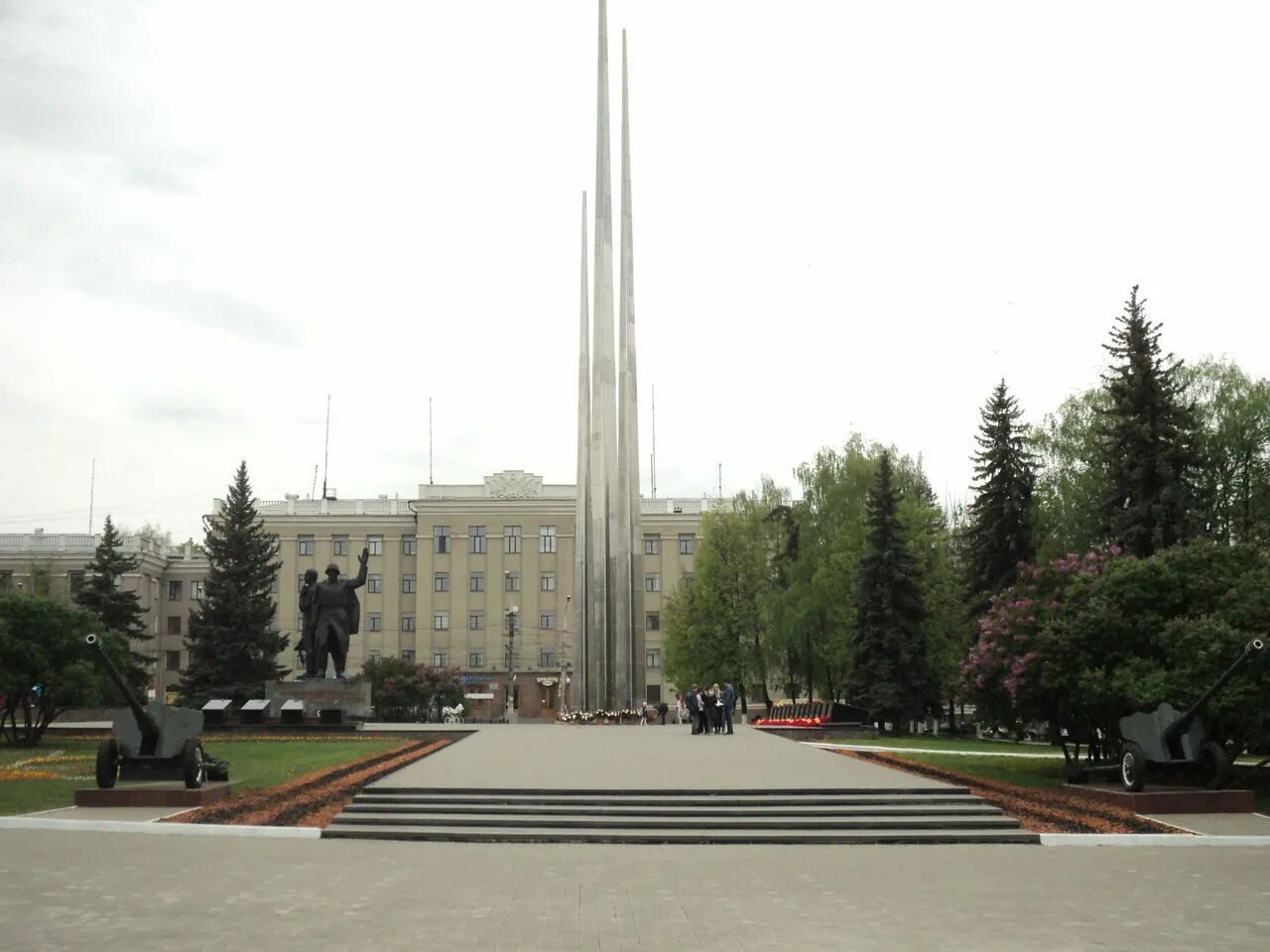 Три штыка тула. Мемориальный комплекс три штыка тула. тула площадь три штыка. тула площадь победы вечный огонь. тула, мемориальный комплекс на площади победы..