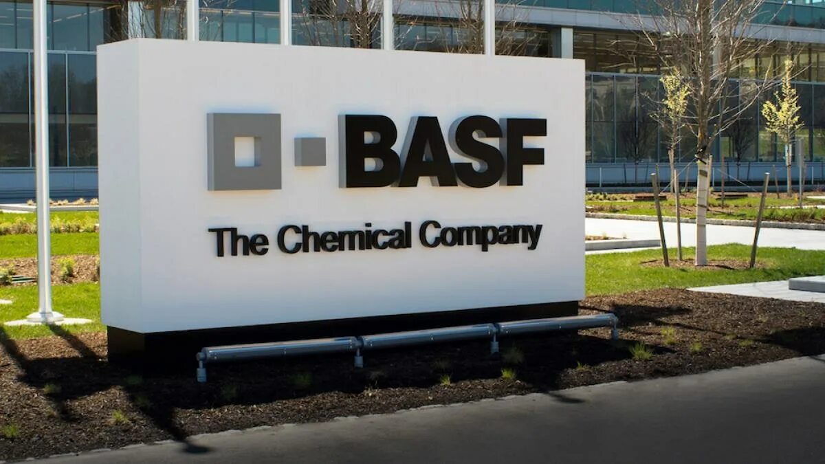 Завод БАСФ В Германии. Химический концерн BASF. BASF химические компании. Немецкая компания BASF. Chemical companies