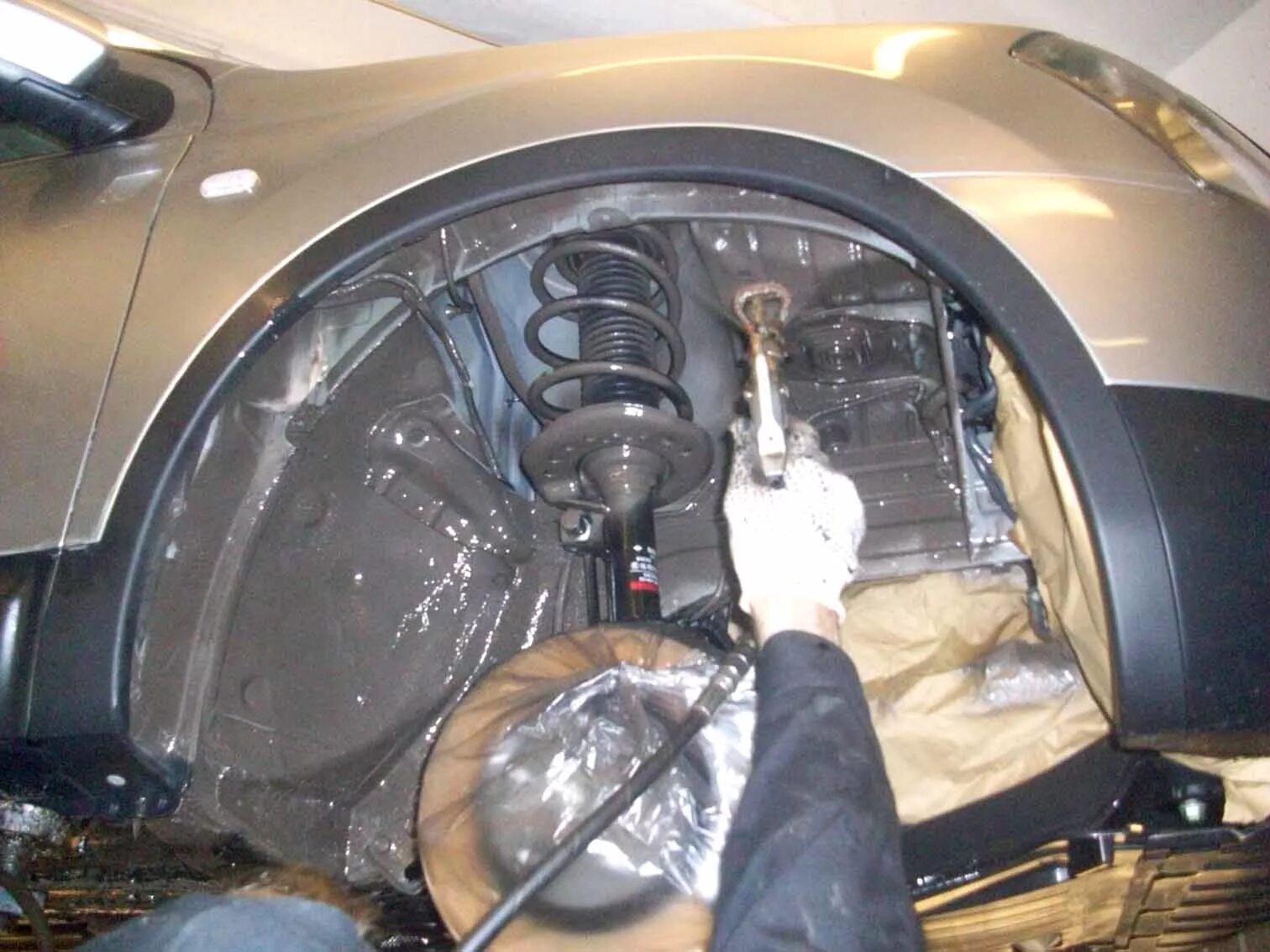 обработка днища антикором казань. антикор днища и арок автомобиля. антикорозийка для авто динитрол. динитрол обработка днища. Kia ceed 1 подкрылки грязь.