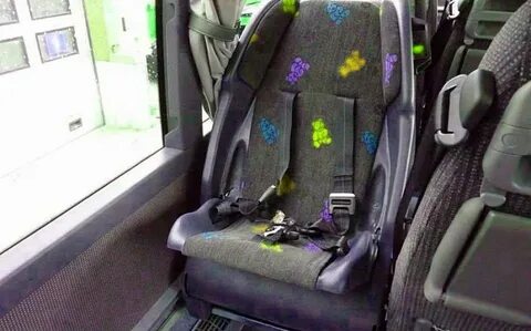Детское кресло в автобусе