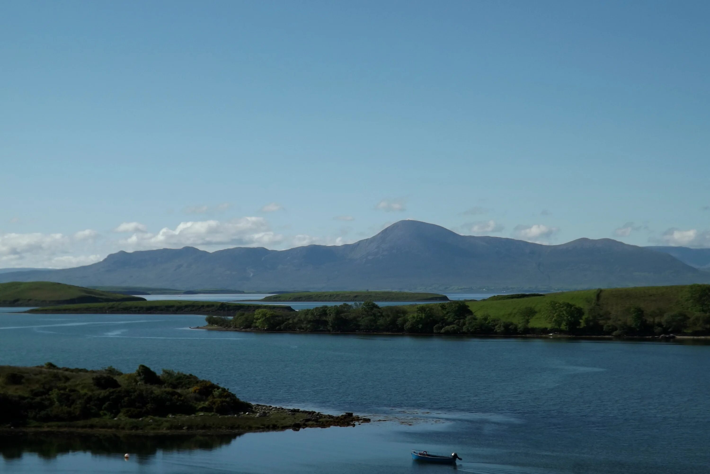 Озера лох-Корриб Ирландия. Лох Корриб озеро. Озеро лох Эрн. Озеро лох-Эрн. Ирландия.
