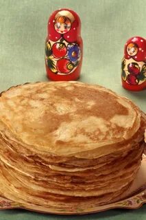 Стол с блинами на масленицу