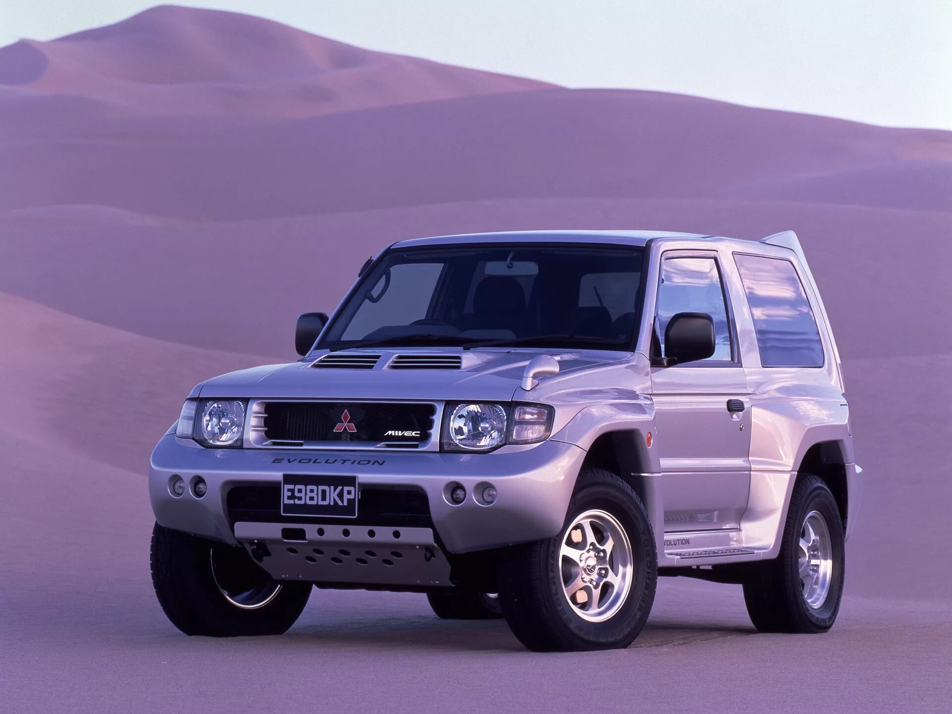 Mitsubishi джип. Мицубиси Паджеро Эволюшн. Mitsubishi Pajero 2 Evolution. Mitsubishi Pajero Evolution 2000. Mitsubishi Pajero Evolution 1997.