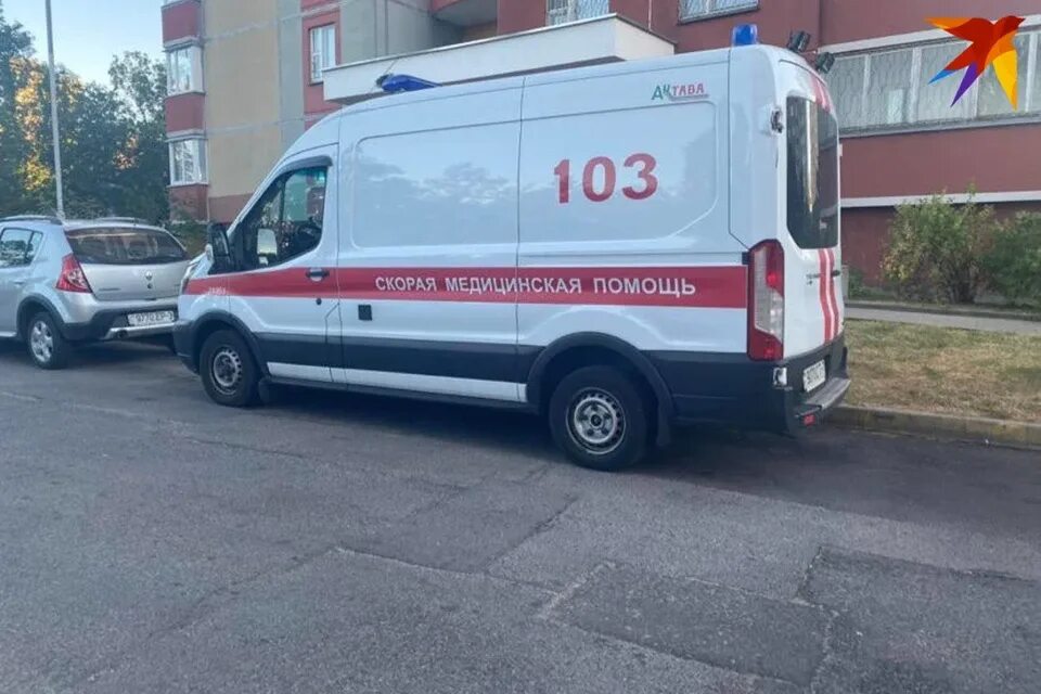 Скорая минск номер. Скорая минск номер. Машина скорой помощи беларусь. Скорая беларусь. Минск скорая.