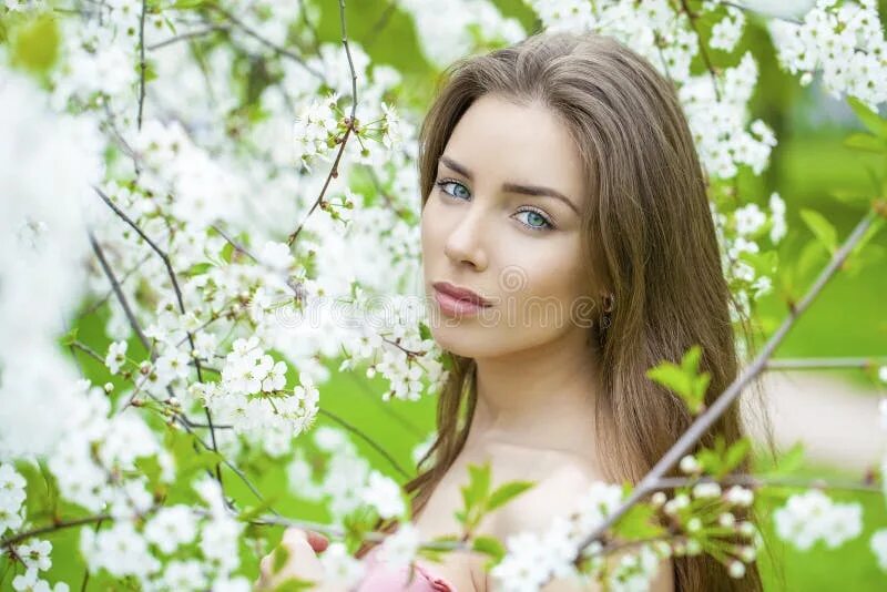 Весенняя женщина. Весенняя женщина. Девушка весной. Черри блоссом модель. Весенний портрет девушки.