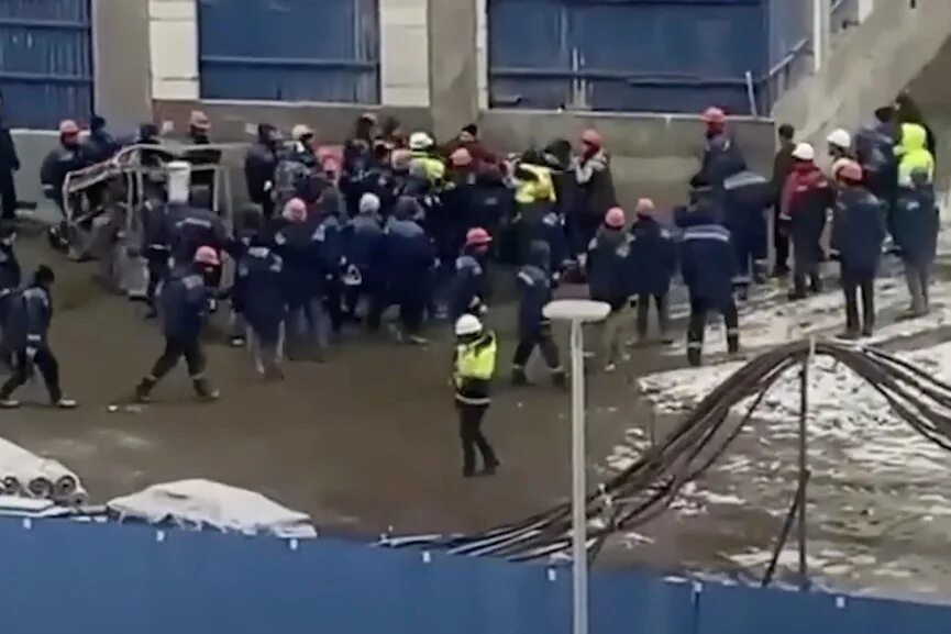 Мигранты избиение в москве метро. Массовая драка пролетарская. Драка произошла москва. Драка произошла москва. Драка произошла москва.