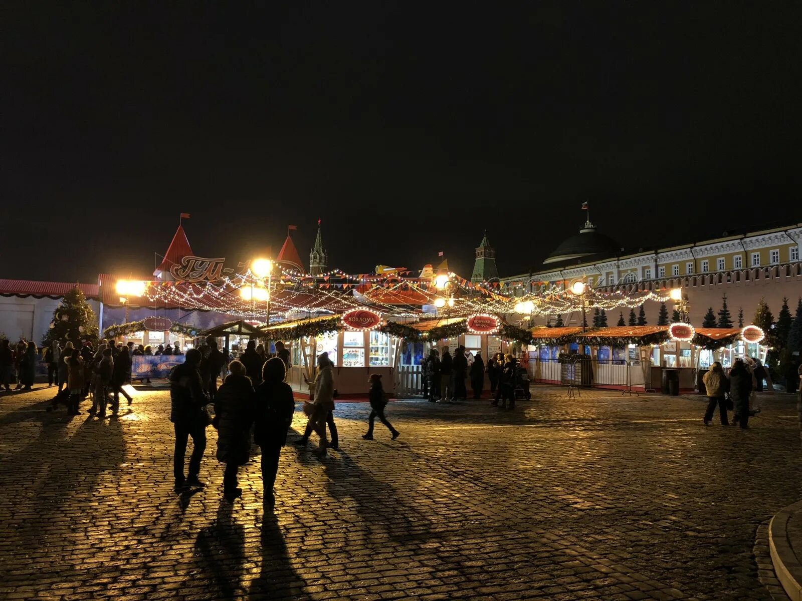 Гум в москве на красной площади. Гум москва 2023. Гум каток открылся. Турнир хоккей с мячом гум каток. Новогодний гум.