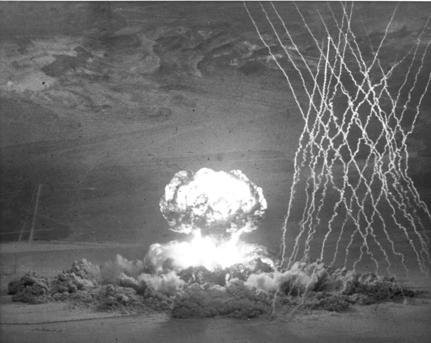 Ядерный взрыв в Неваде 1957. Атомная бомба СССР взрыв. Ядерный гриб РДС 1. Ядерный взрыв 1976. Случаи ядерных взрывов