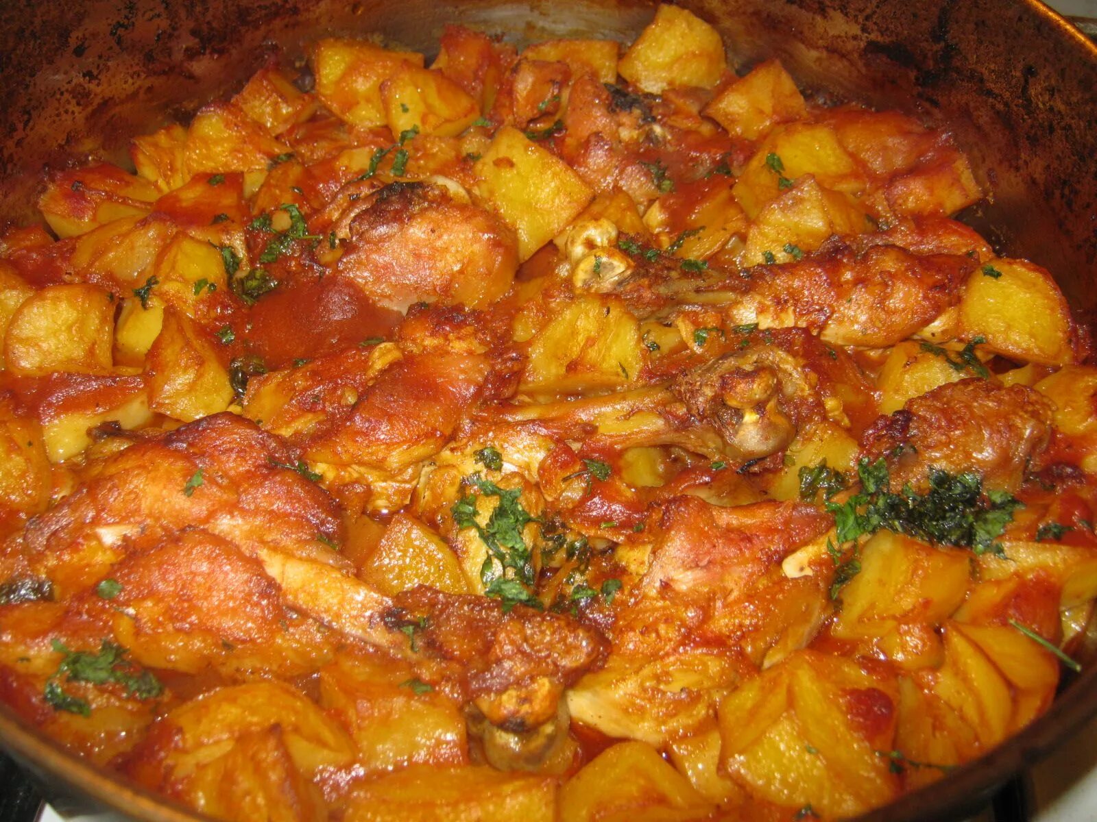 Рецепт жаркого из курицы. Жаркое из курицы. курица по домашнему. жаркое из куриных окорочков с картошкой. жаркое из куриных окороков.