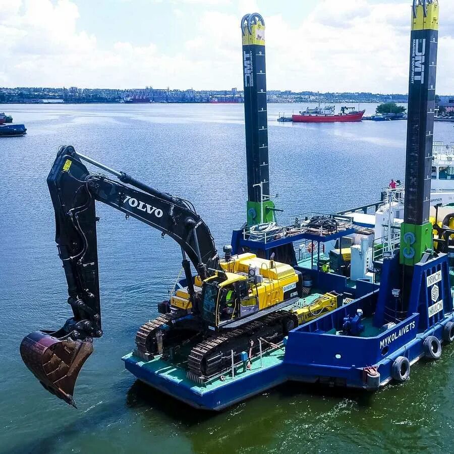 Землесос азовское море. Дноуглубление экскаватором. Экскаватор на понтоне. Оборудование для дноуглубительных работ. Одночерпаковый штанговый земснаряд.