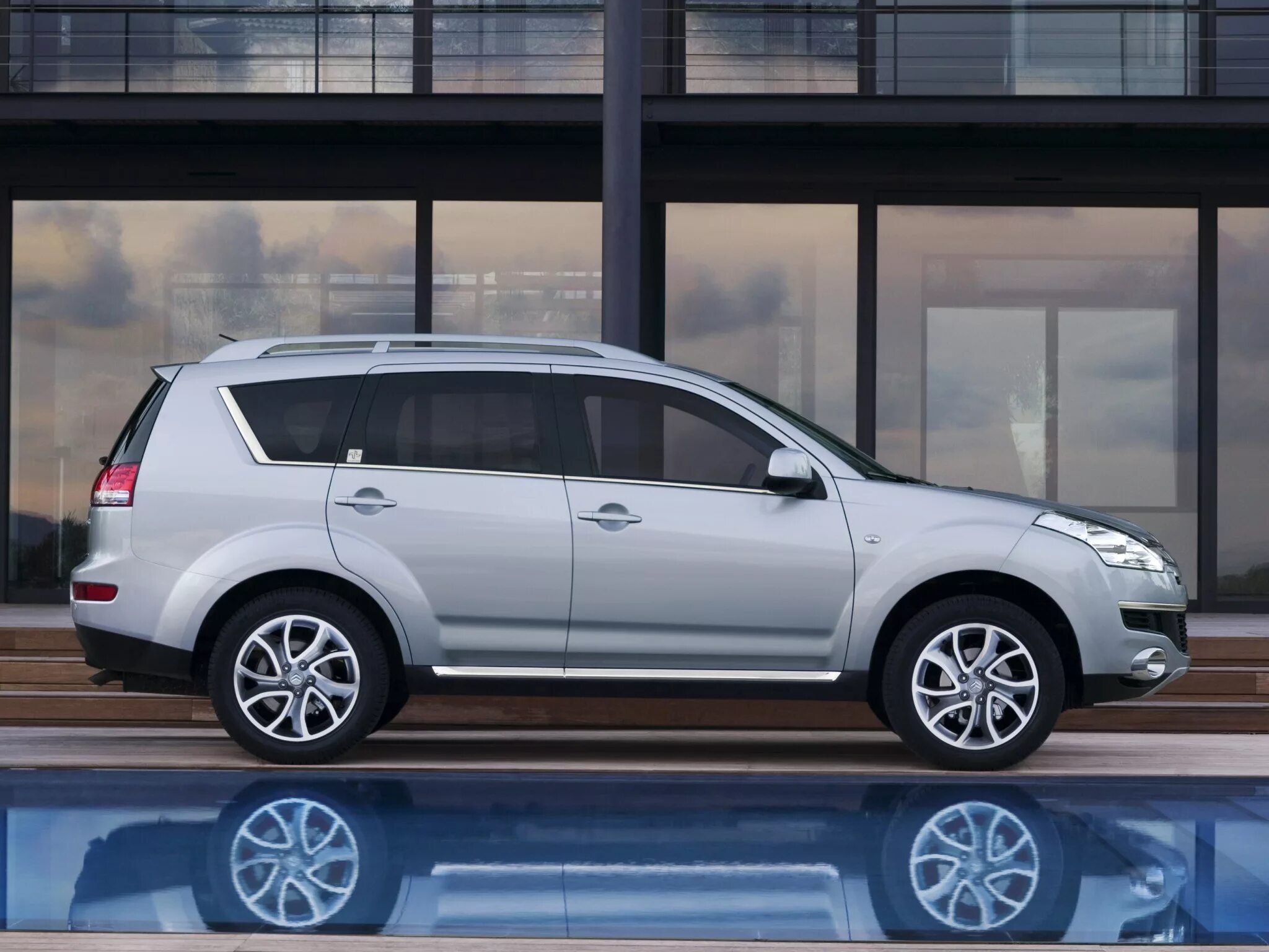 Citroen c crosser. Ситроен c crosser. citroen (ситроен)-c-crosser. ситроен с кроссер сзади. citroen c crosser 1 поколение 2007 2013.