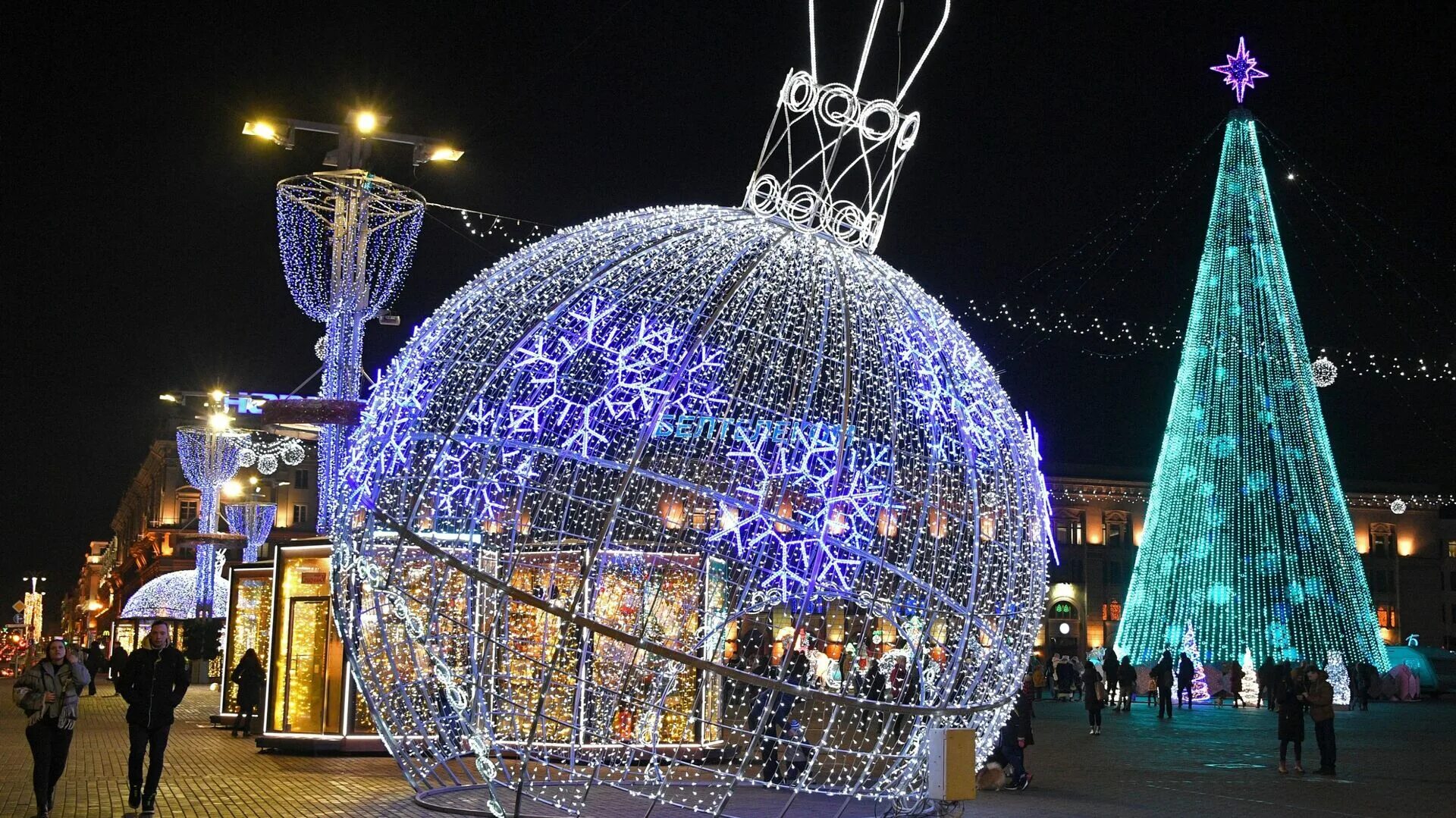 самая длинная ледяная горка в московской области. новогодние каникулы. где можно погулять в новосибирске. елка в зарядье. московские горки.