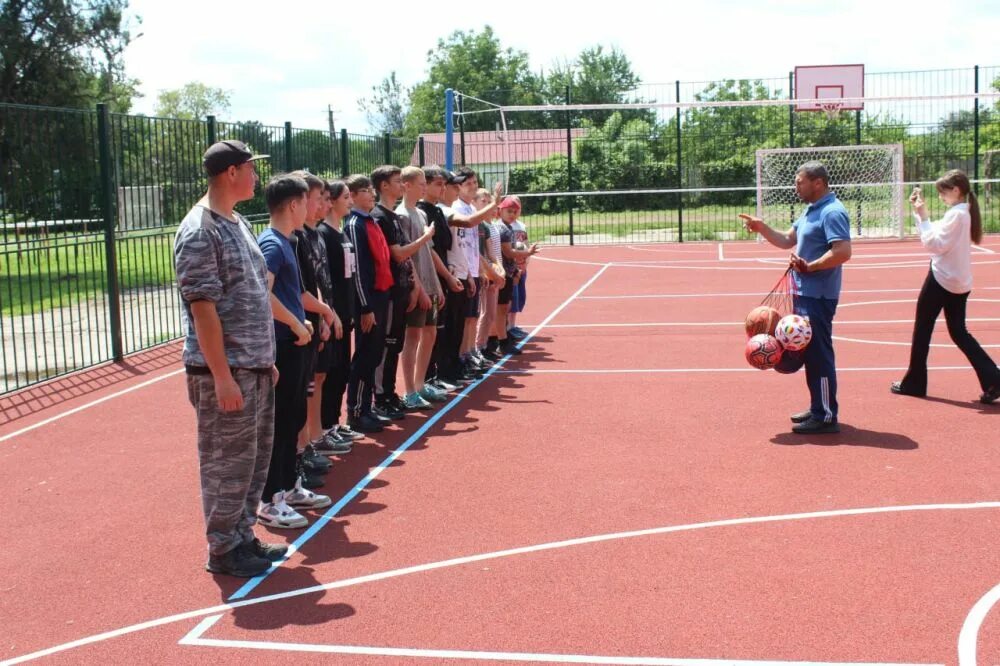 17 школа белогорск. Спортивная площадка в школе. Спортивная площадка для детей. Спортивные площадки Крым. Открытие школьной площадки.