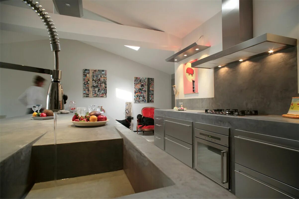 Микроцемент на кухне. Микроцемент столешница. Микробетон сан марко. Микроцемент на кухне. Кухня под бетон леруа мерлен.