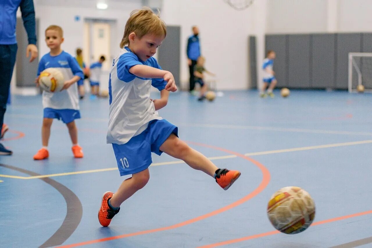 спортивные секции для детей. детская секция каратэ. спортивные секции для детей. спорт дети. спортивные кружки для детей.