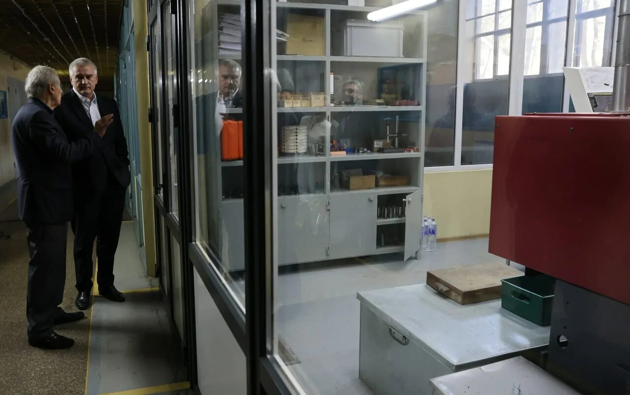 Ао завод фиолент. Микрон контролер деталей и приборов. Завод фиолент. Обжарка кофе. Вакансии цех симферополь.