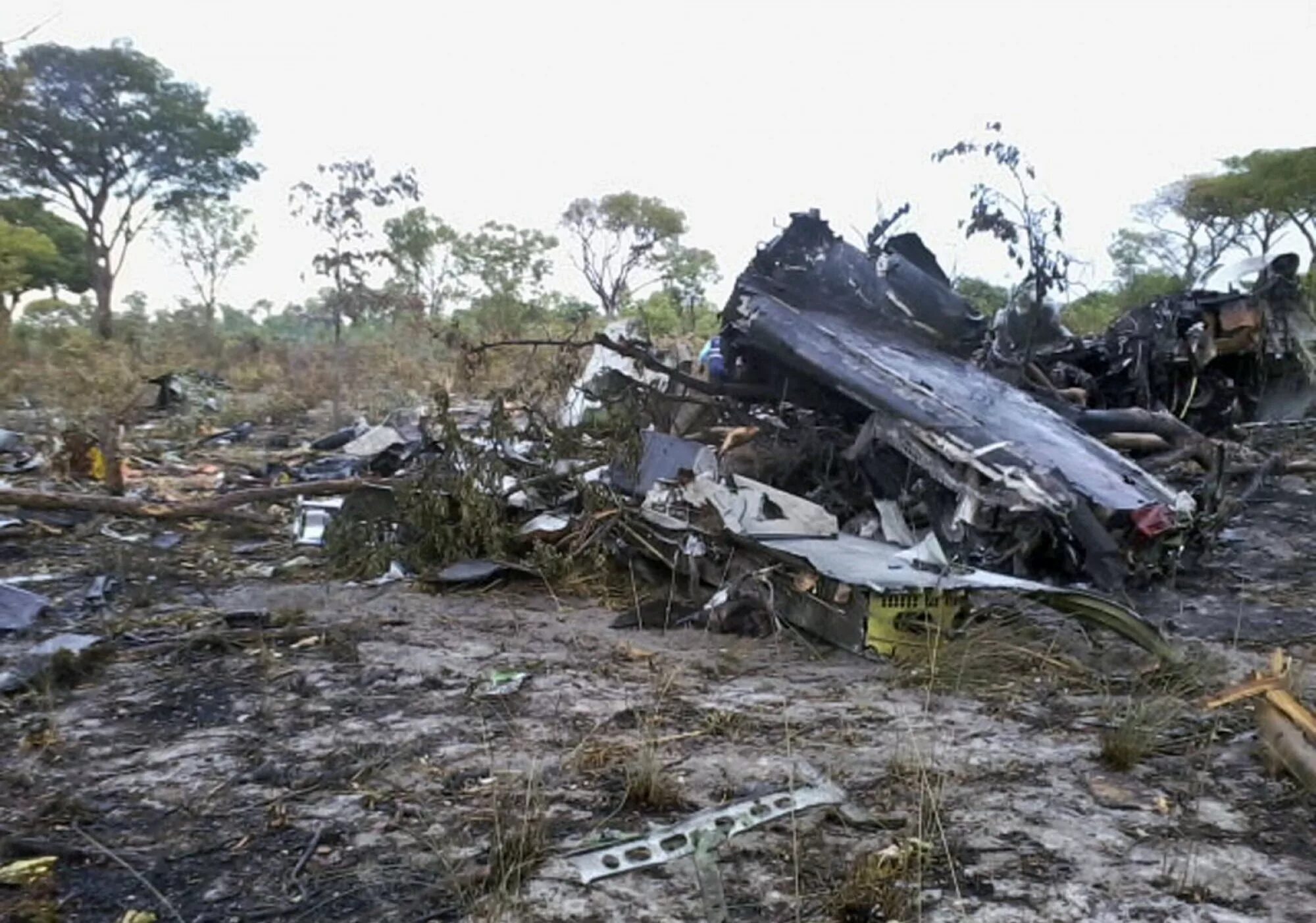 Самолет разбился 2024 году. Авиакатастрофа lam Airlines. Lam Mozambique Airlines. United Airlines Flight 232 катастрофа. Embraer EMB 190 авиакатастрофы.