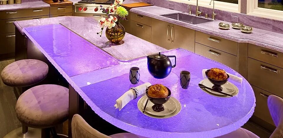 Дизайн столешниц. Необычные столешницы для кухни. столешница из стекла с подсветкой. фиолетовая столешница для кухни. стеклянная столешница с подсветкой.