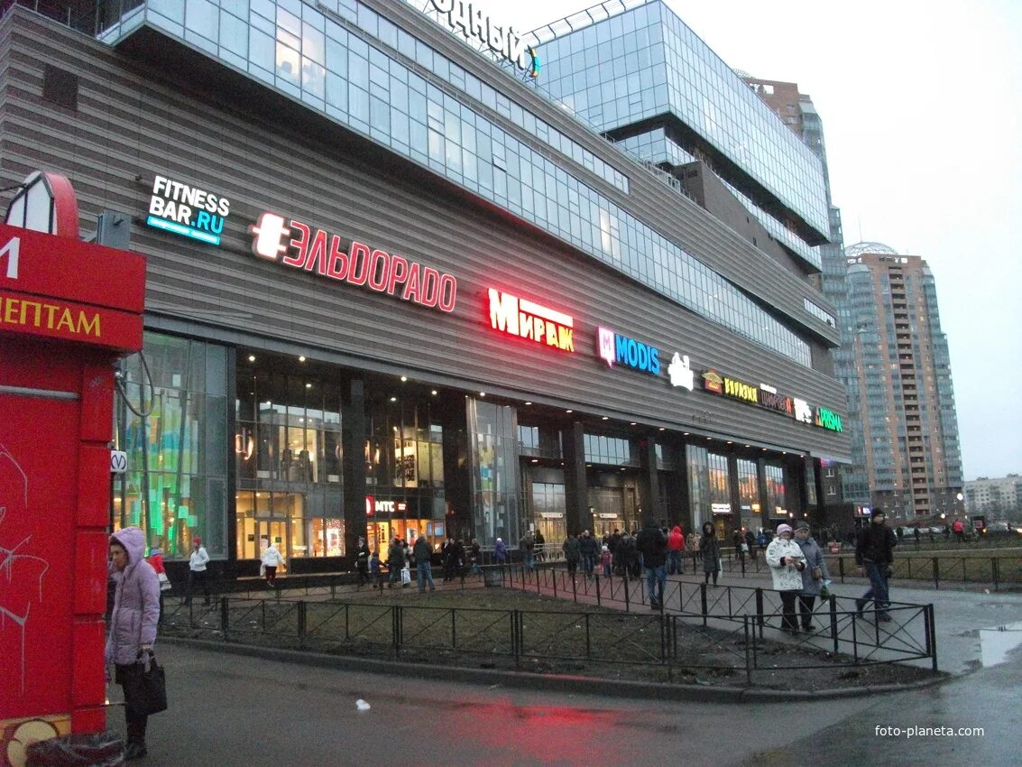 Метро международная магазины. Торговый центр международный спб. метро международная тц международный. тц международный, улица белы куна, 3а. метро международная спб тц.