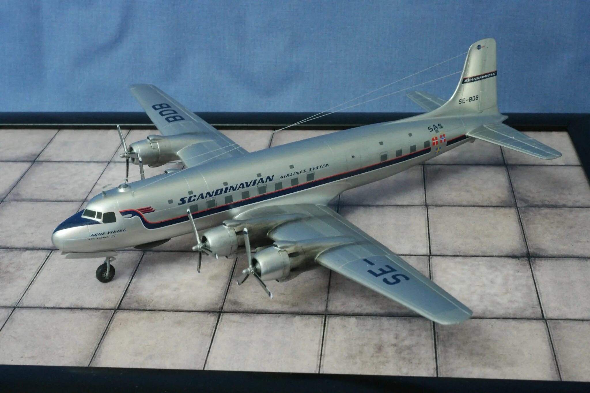 Dc 7.4. Douglas DC-6. DC-6b. Локхид с-141в Роден 1/144. Roden 1/144 самолет Boeing 720.