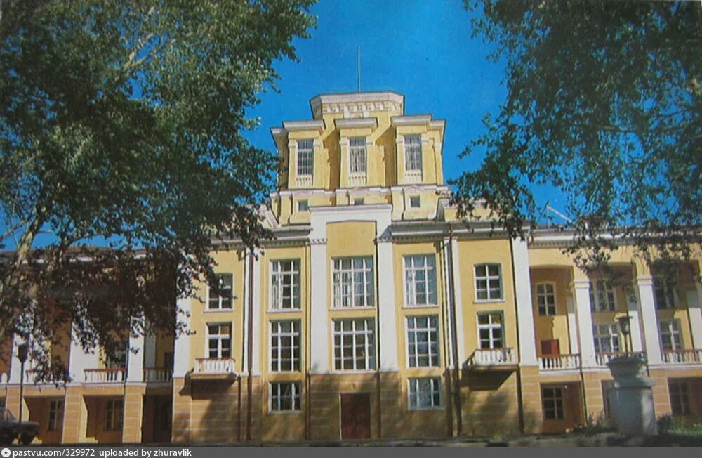 Дворец энергетиков среднеуральск. Город среднеуральск свердловской области. Дк среднеуральск. Набережная дк среднеуральск. Дворец культуры среднеуральск.