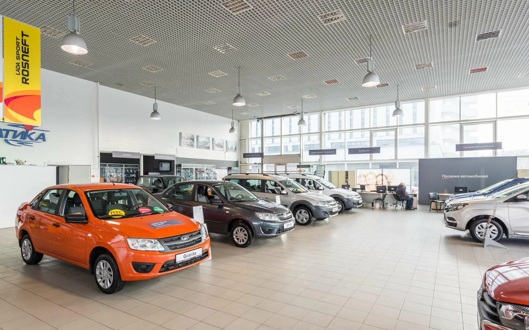 Прагматика псков авто показать. Прагматик авто. Лада василеостровский автоцентр. Уральская улица 33 прагматика. Автосалон псков.