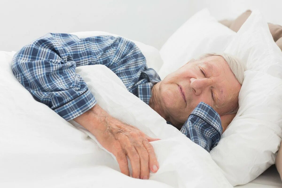 Почему пожилые много спят. Сон пожилых. Здоровый сон пожилых людей.