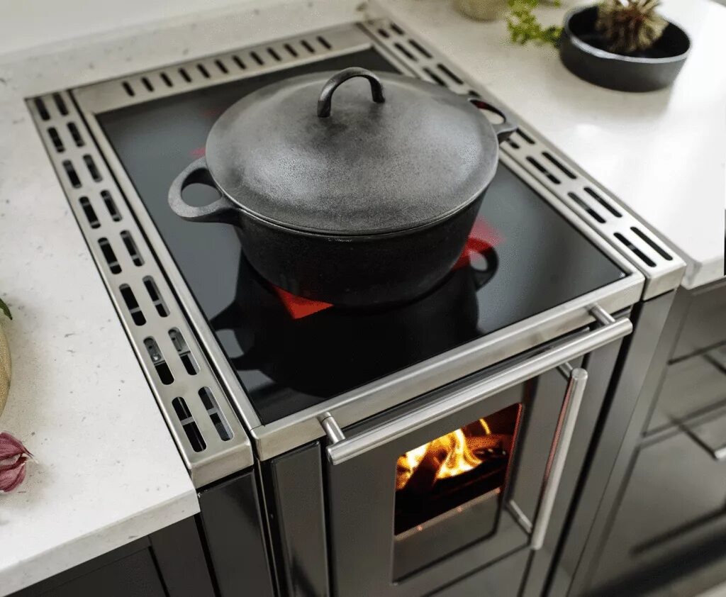 Купить кухонную печь. Печь Hergom e40 Stove. Дровяная плита MBS trend. Печь Reverse Stove. Кухня с дровяной печкой.