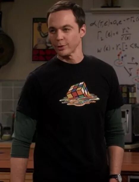 футболки шелдона купера с кубиком рубиком. джим парсонс и джонни галэки. теория большого взрыва сериал 2007–2019. шелдон купер кубик рубика. джованни рибизи теория большого взрыва.
