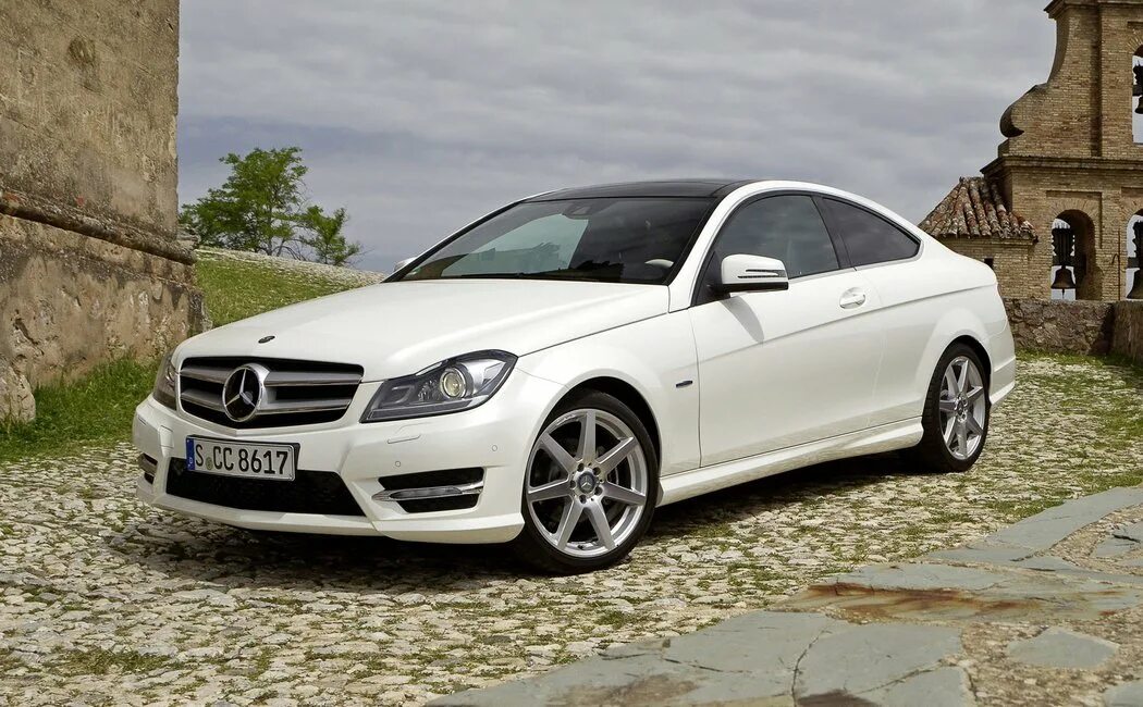Mercedes-Benz C250 Coupe (2013) - Front Caricos