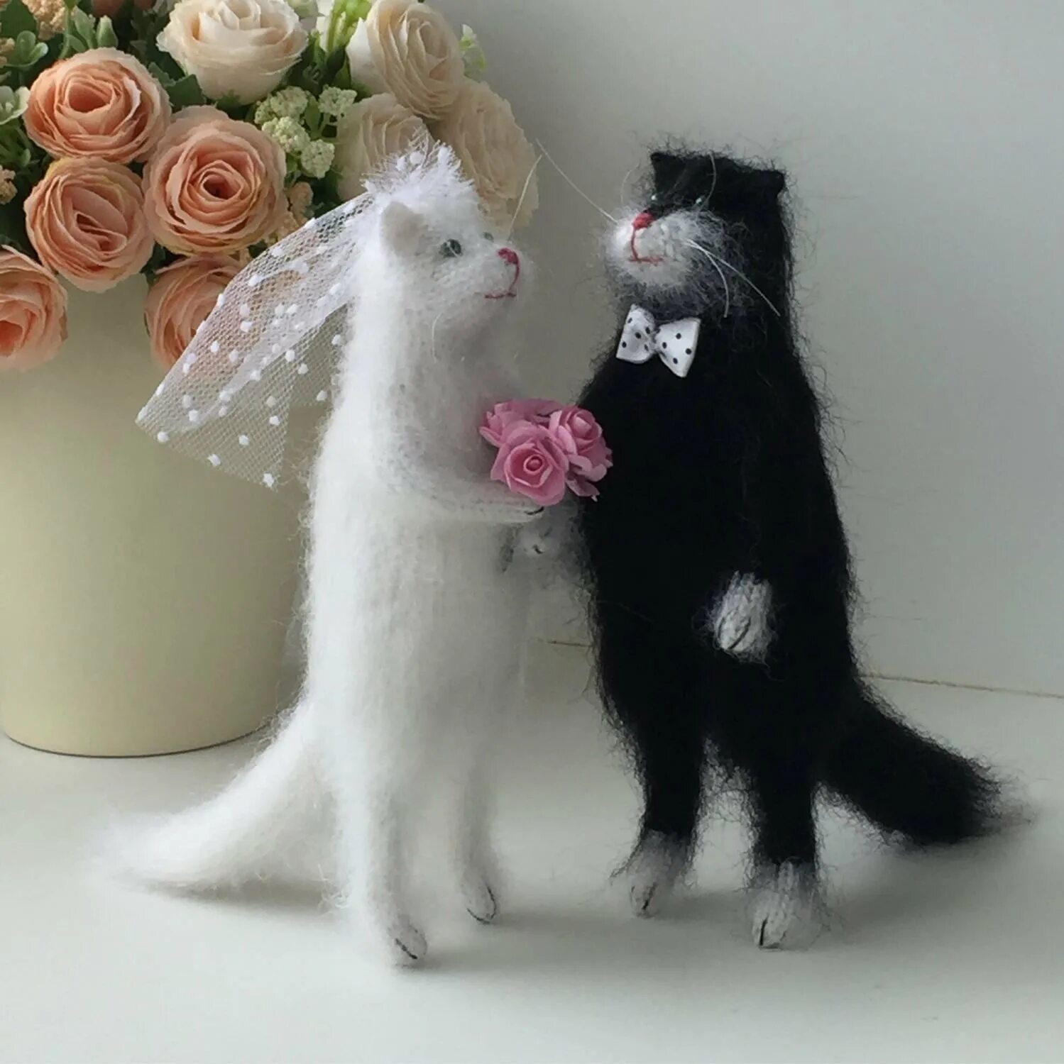 Кошка выходит замуж. Свадебные коты. кошки в свадебных нарядах. кошка невеста. кошки жених и невеста.