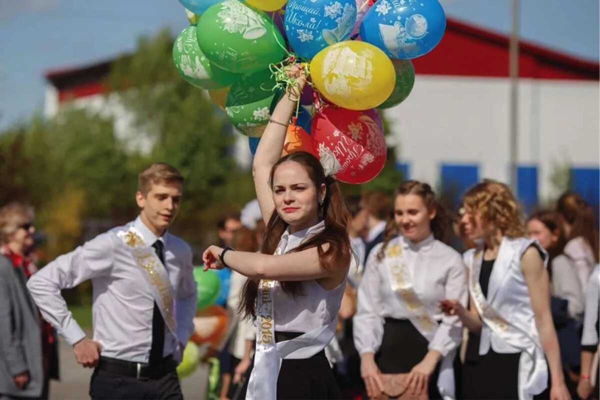 Прощай школа последний. Прощай школа!. Последний звонок Прощай школа. Прощай школа фото. 11 Школа Гатчина.