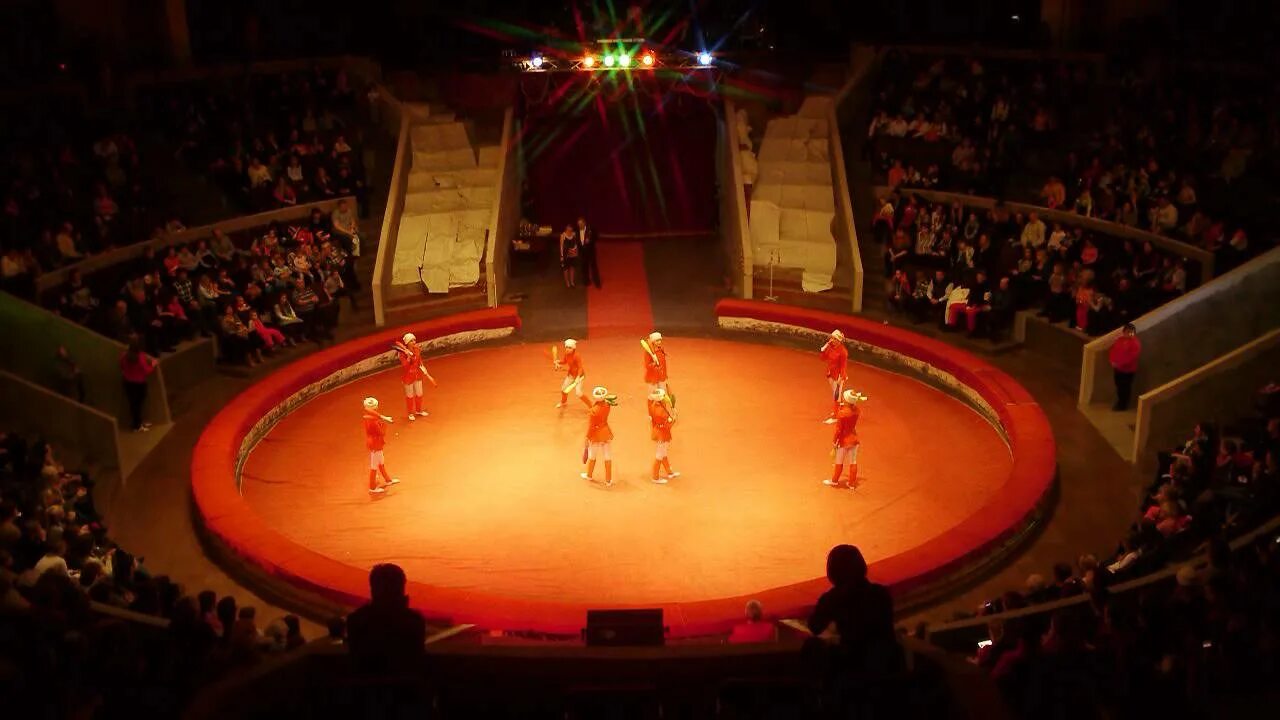 Сцена цирка. Цирк казань манеж. Цирк арена видео. Цирк новосибирск концерт. Цирк на фонтанке.