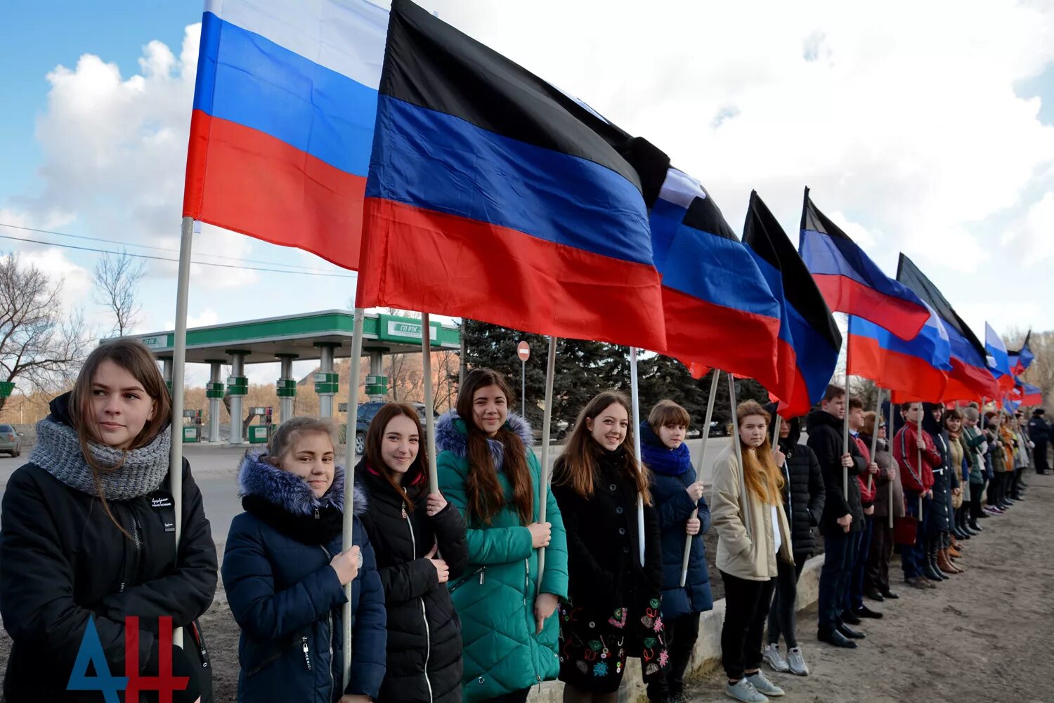 Флаг молодежи. Молодежь ДНР. Подростки ДНР. Русскаявесна ру русская