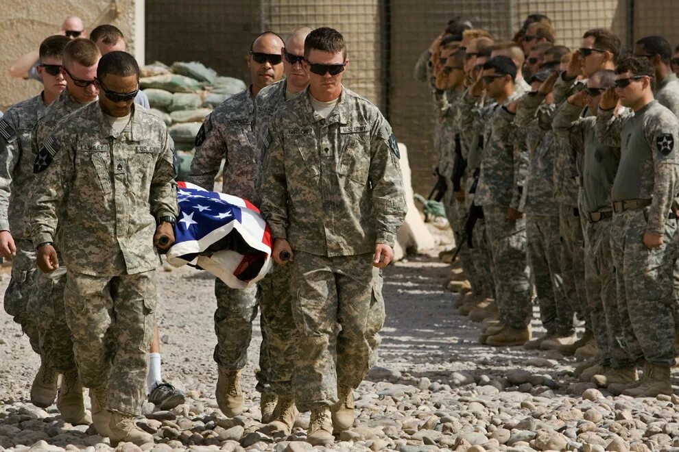 Сколько погибло в ираке. Американские солдаты в Ираке. Американский солдат. Погибшие солдаты США В Ираке. Военные США В Ираке.