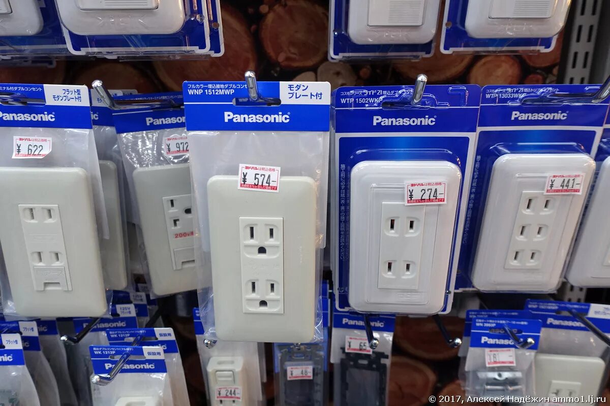 Японская розетка на 100 вольт. Кацусика хокусай гравюры. Андо хиросигэ 53 станции токайдо. Мурасаки сикибу повесть о гэндзи. Японская вольта.