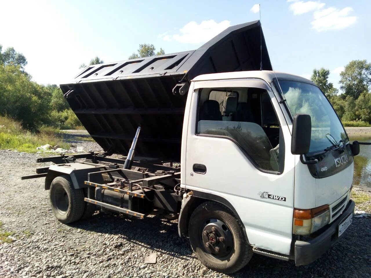 Исузу Эльф самосвал. Исузу Эльф 4вд. Исузу Эльф 4х4 самосвал. Isuzu Elf самосвал 4вд.