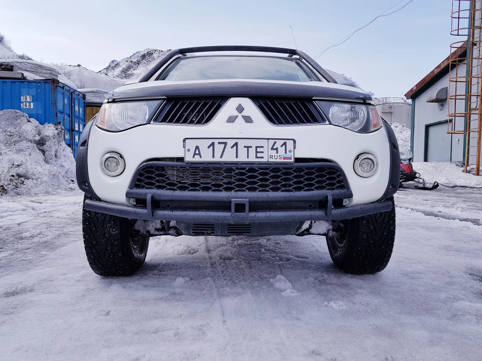 Бампера mitsubishi l200. Бампер Мицубиси л200. Силовая губа Митсубиси л 200. Mitsubishi l200 защита переднего бампера. Силовая губа widim l200.