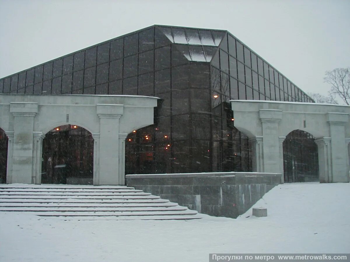Крестовский остров метро фото