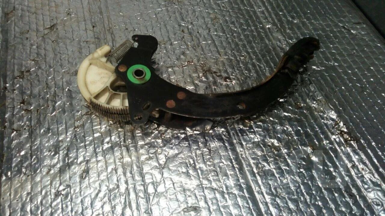 Рено лагуна 2 педальный узел сцепления. Педаль сцепления рено меган 1. 5. Меган 3 педаль сцепления. Педаль сцепления рено логан 2.