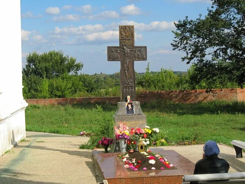 рыльский монастырь могила старца ипполита. ипполит халин рыльский монастырь. г рыльск могила ипполита халина. рыльский монастырь курская область могила ипполита. рыльский монастырь могила старца ипполита.