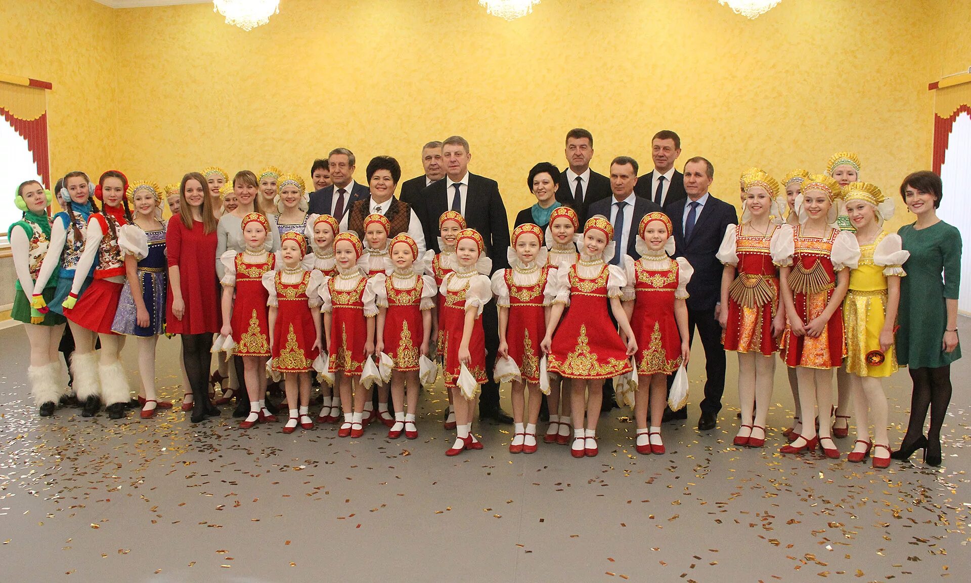 танцы в парке толстого брянск. дети в городе. библиогород саранск. майский парк брянск 9 июля. художественная школа брянск фокинский район.