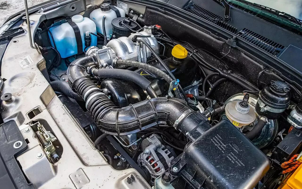 Подкапотное пространство нива тревал. Двигатель нива тревел характеристики. Двигатель lada niva travel 2023. Нива шевроле двигатель 1. Двигатель ваз 2123.