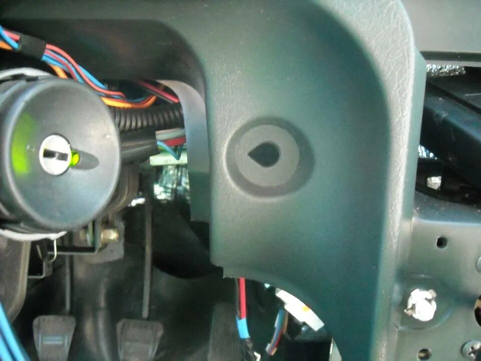 Где стоит иммобилайзер. Suzuki swift 2011 ключ иммобилайзера. Где стоит иммобилайзер. Блок иммобилайзер шевроле нива. Блок иммо ваз 2110.