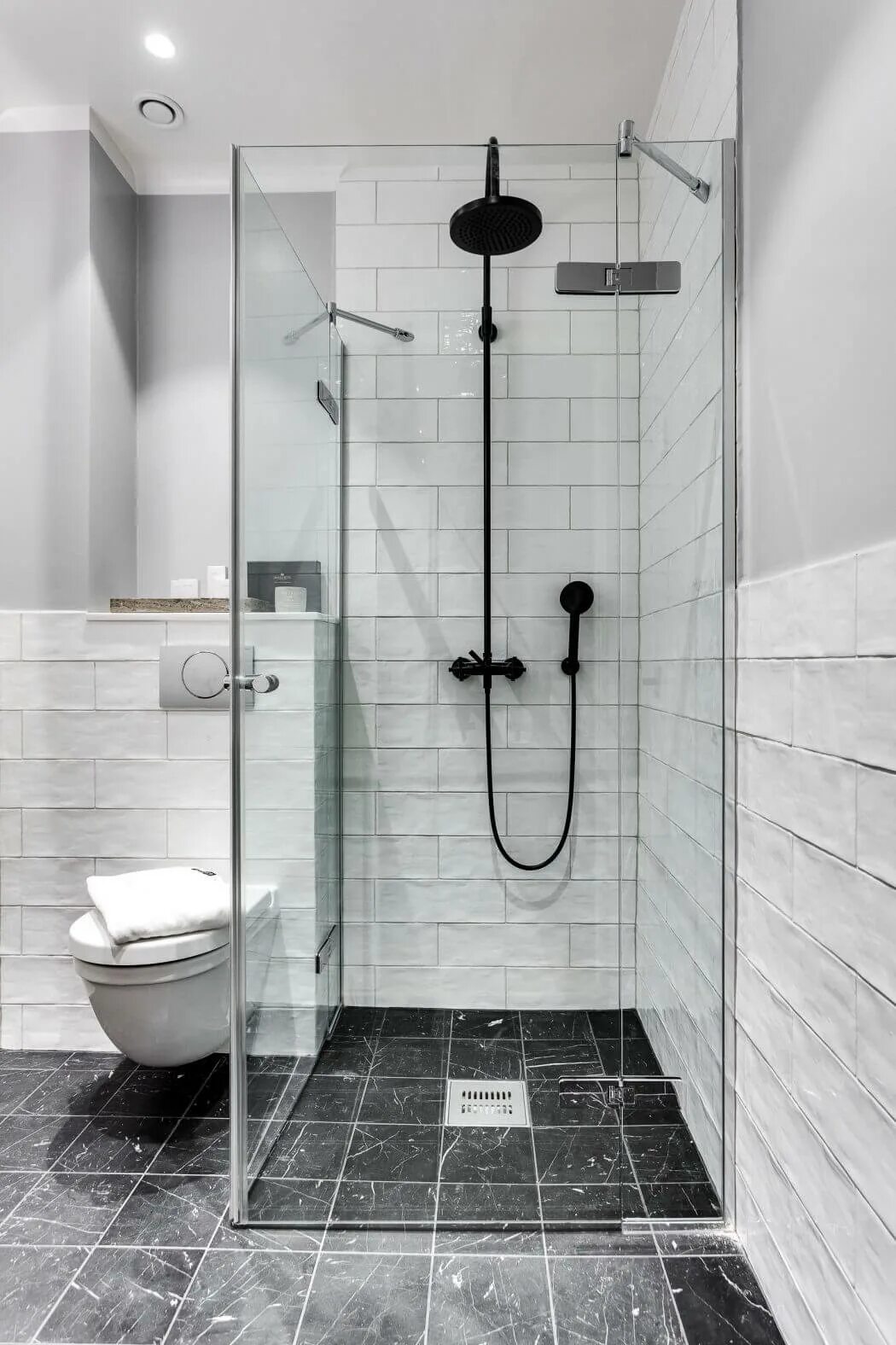 Душевая кабина devit soul 120x100 l 120см*100см. Душевая кабина steam shower enclosure. Ванная в черно белых тонах. Маленькие ванные комнаты с душевой кабиной. Ванная комната душевая кабина.