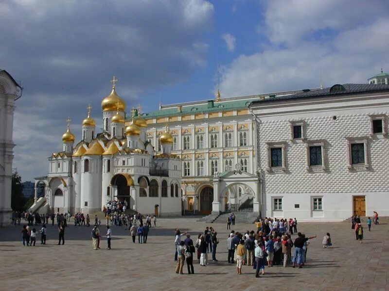 Названия зданий на соборной площади. Ивановская площадь московского кремля. соборная площадь кремля в москве. соборная площадь московского кре. площади кремля (ивановская и соборная) ансамбль.